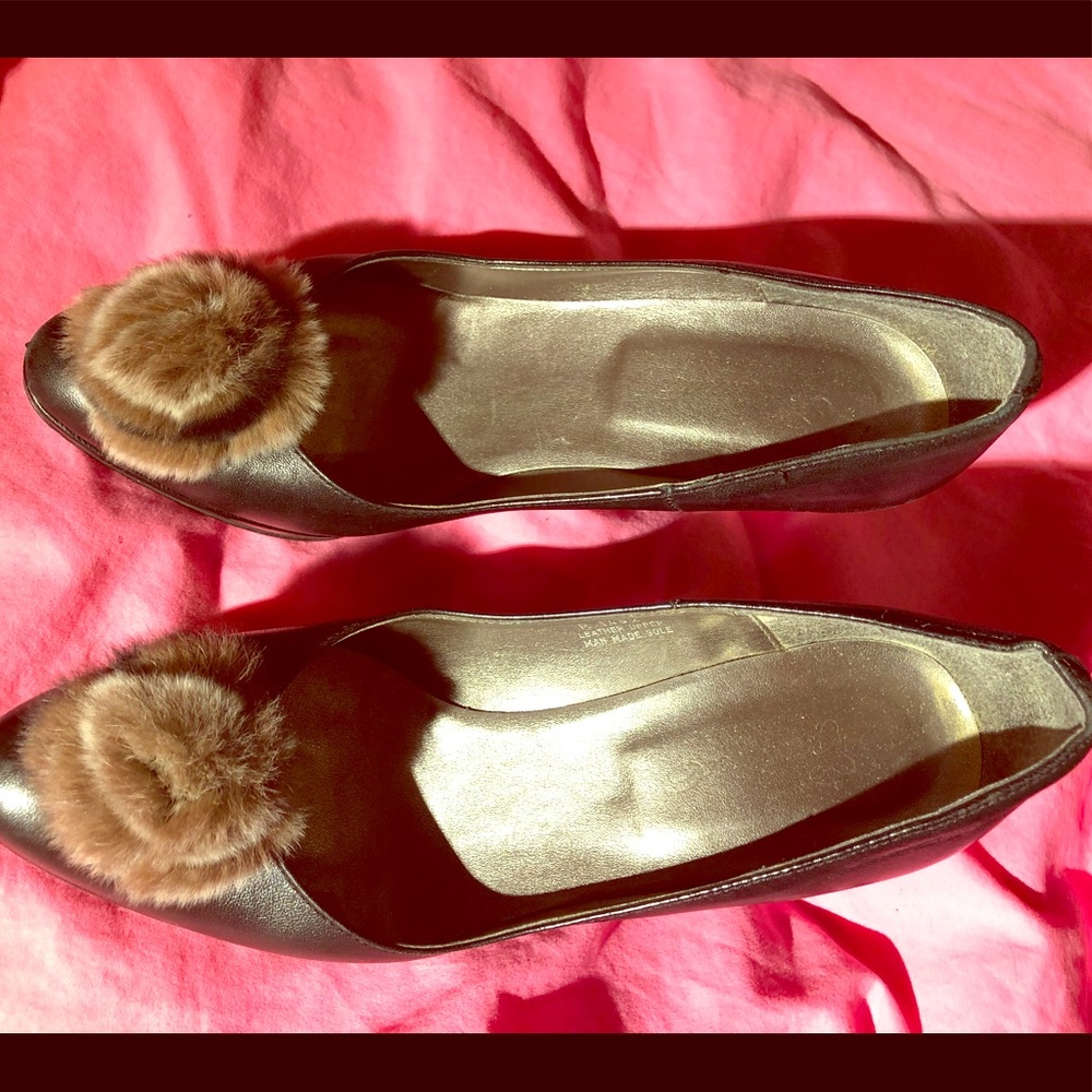 SOLD!! Gorg black soft leather heels rounded toe!